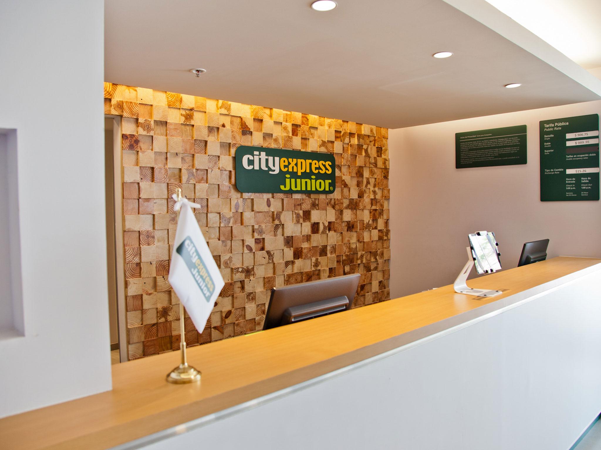 Express Junior By Marriott Angelopolis Hotel Puebla