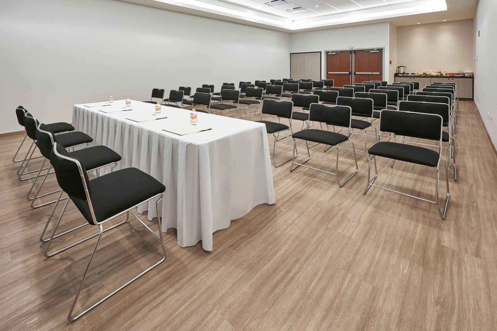Express Junior By Marriott Angelopolis Hotel 3*