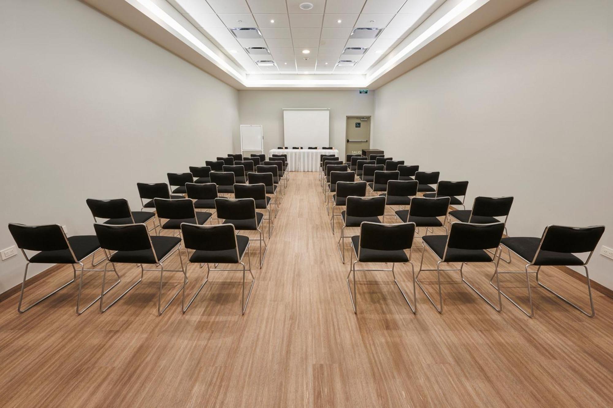 Express Junior By Marriott Angelopolis Hotel