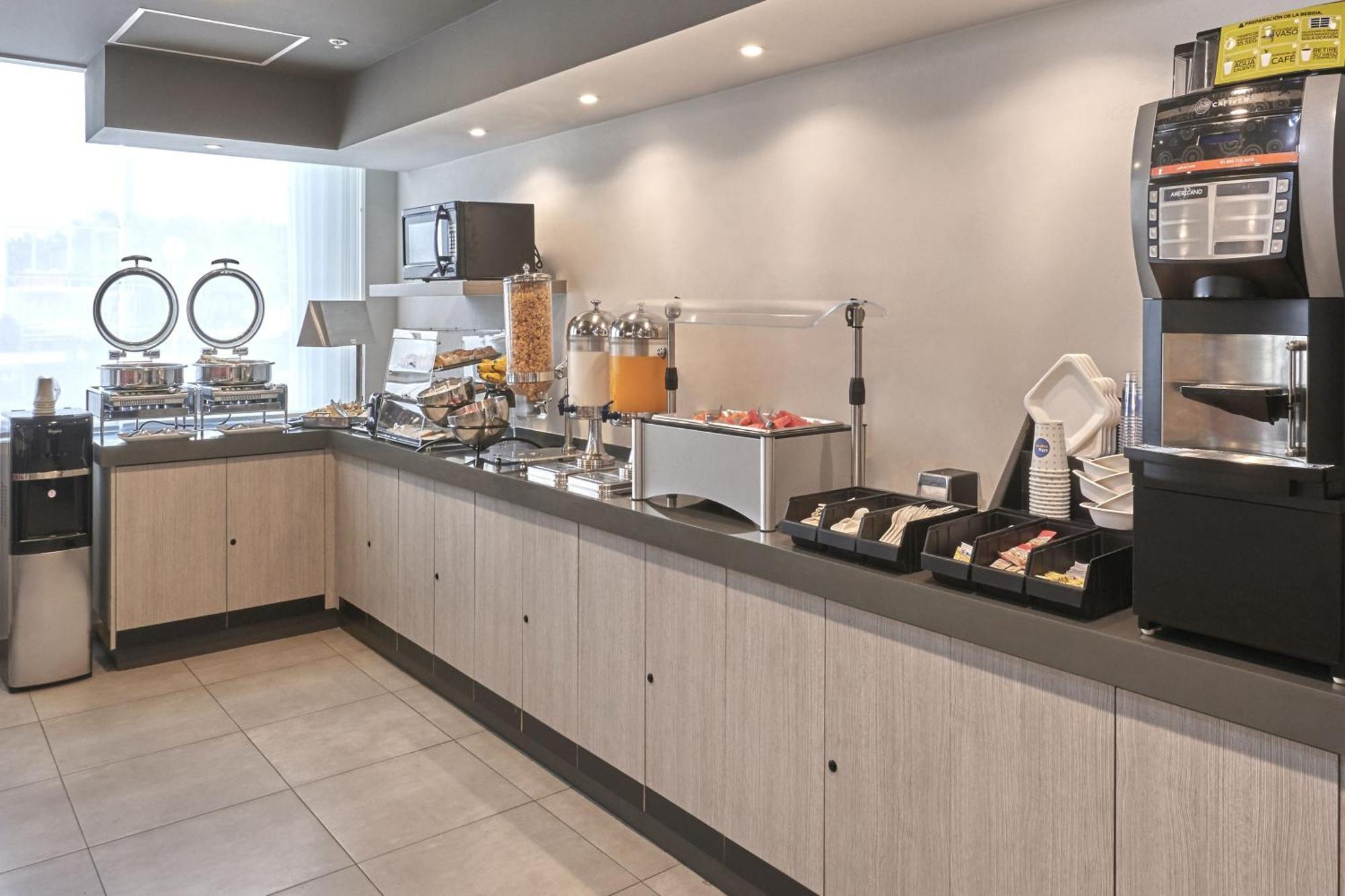 Express Junior By Marriott Angelopolis Hotel 3*
