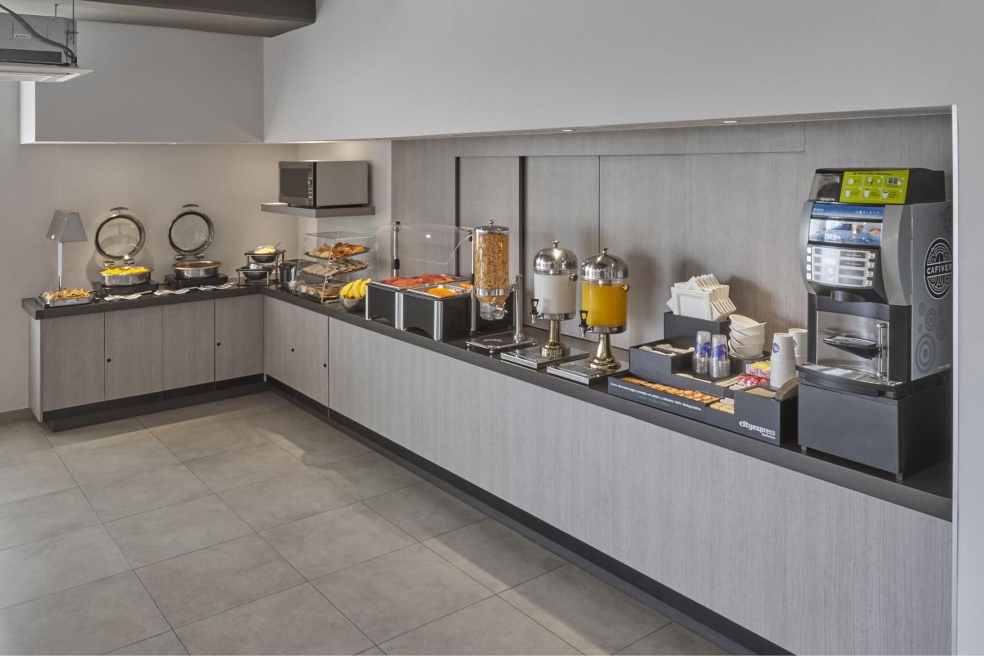 Express Junior By Marriott Angelopolis Hotel 3*