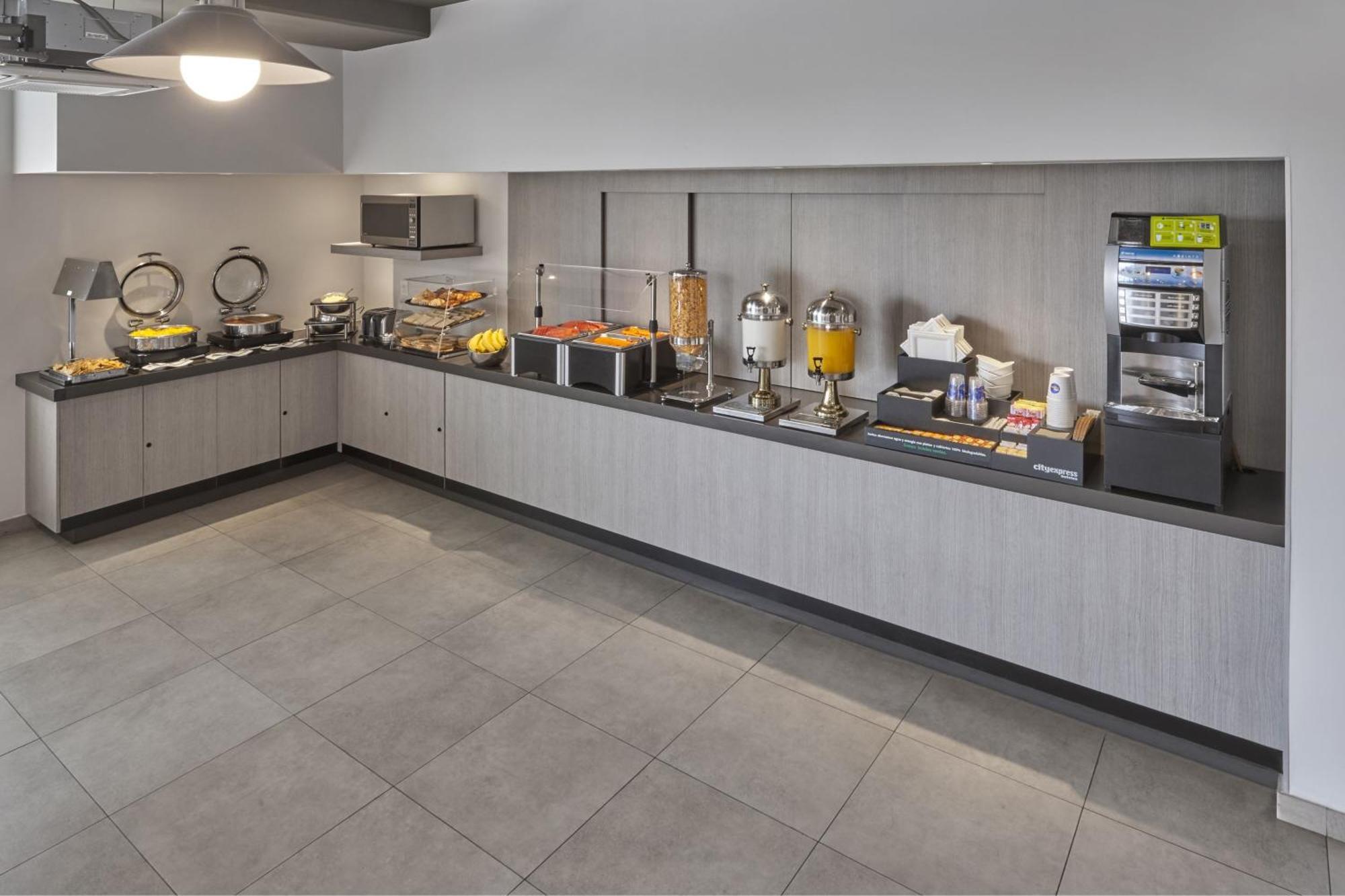 Express Junior By Marriott Angelopolis