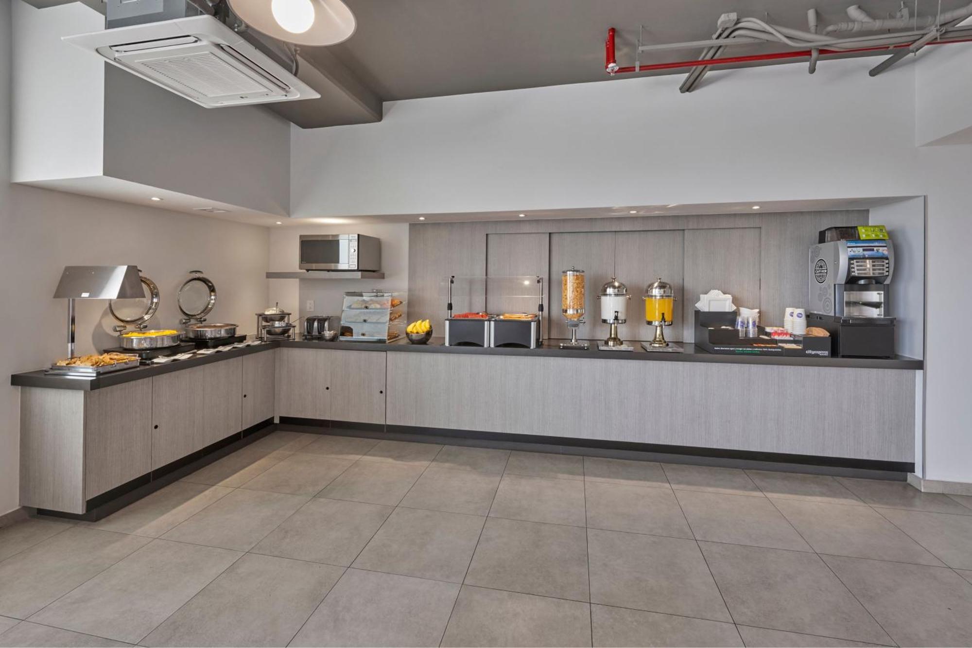 Hotel Express Junior By Marriott Angelopolis Puebla